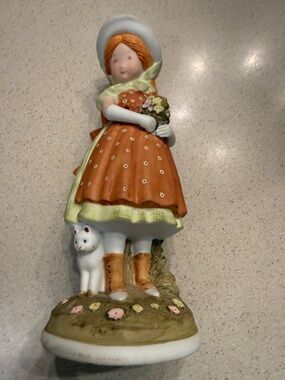 Hollie Hobbie Girl Figurine with Cat